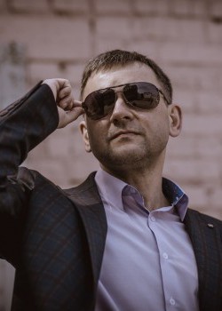 Антон Алеев
